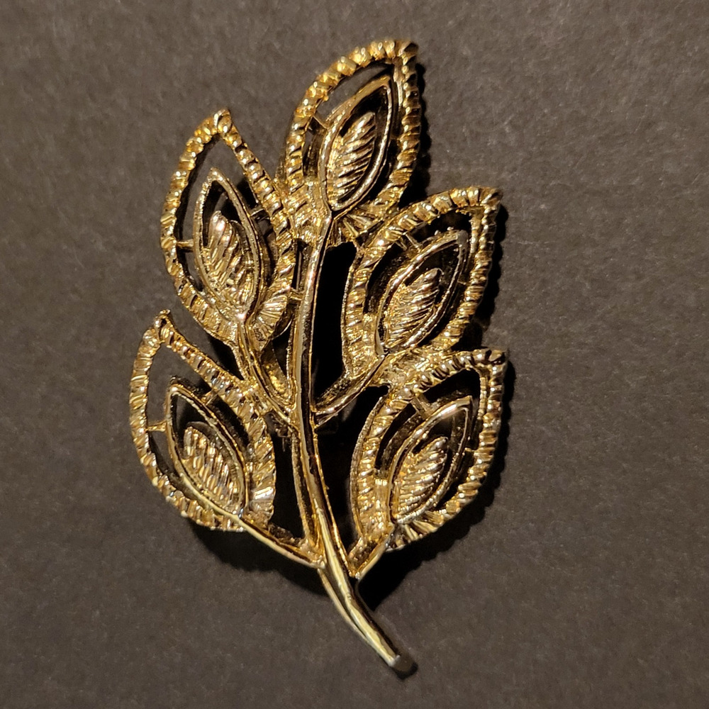 Vintage Gerry's Gold Tone Textured Leaf Brooch Pin Signed Mid-Century Modern
